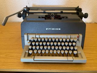 Máquina de escribir Olivetti Línea 98