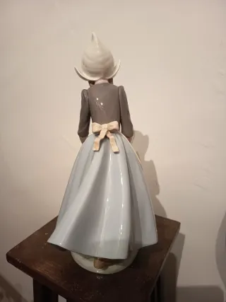 Figura Lladro Holandesa con Oca