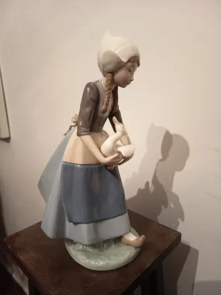 Figura Lladro Holandesa con Oca