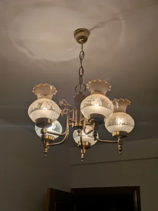 Lámpara de techo antigua dorada