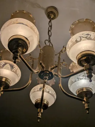 Lámpara de techo antigua dorada