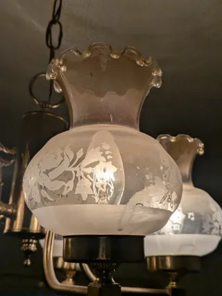 Lámpara de techo antigua dorada