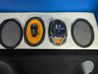 Bandeja Trasera Golf 4 con Altavoces Hercz