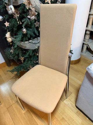 Sillas de comedor beige y plateadas