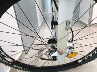 Bicicleta Montaña Blanca y Negra