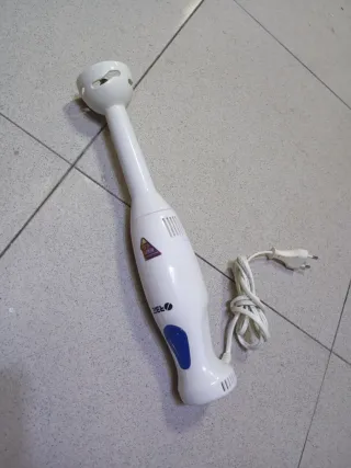 Batidora de mano blanca