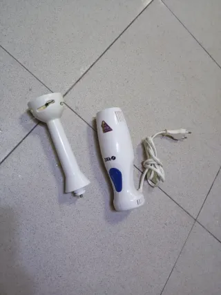 Batidora de mano blanca