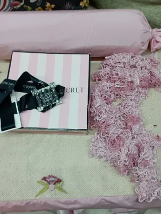 Scalda collo rosa e bianco