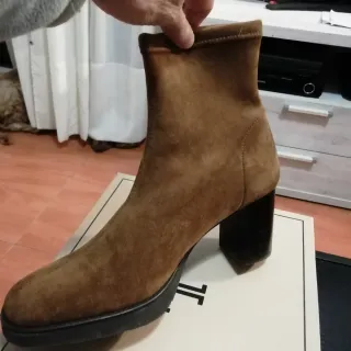 Botines Latouche Ante. Color camel. Talla 3