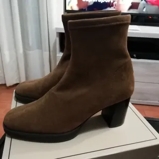 Botines Latouche Ante. Color camel. Talla 3
