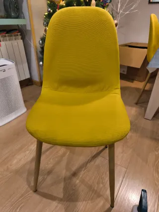 Silla Nórdica Amarilla Tapizada
