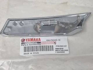 Embellecedor derecho guantera Yamaha XMax 1SD-F834