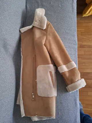 Abrigo Stradivarius Beige y blanco