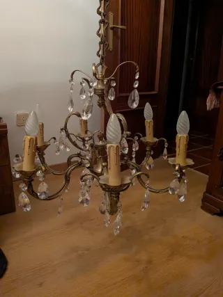 Lámpara araña antigua con cristales