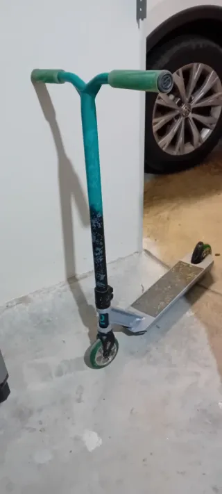 Patinete scooter azul y verde