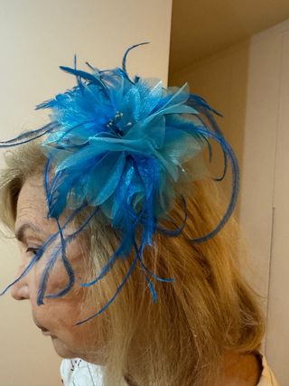 Tocado/Broche Flor Organza y Pluma