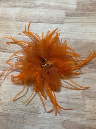 Tocado/Broche Flor Organza y Pluma