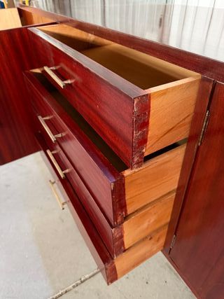 Aparador de madera estilo vintage restaurada