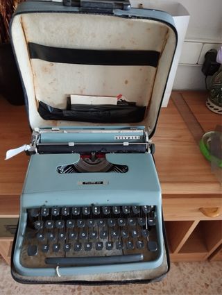 Máquina de escribir Olivetti Pluma 22