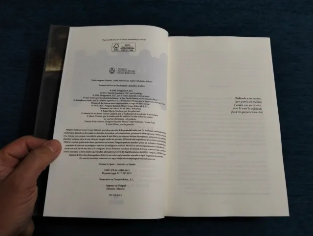 Elantris (edición ilustrada). Brandon Sanderson.