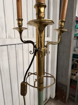 Lámpara de pie antigua metal y madera