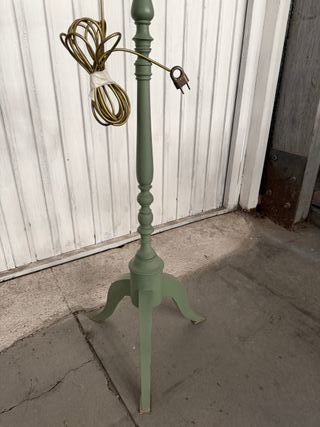 Lámpara de pie antigua metal y madera