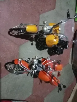 Figuras de Motos Coleccionables,las dos 25€