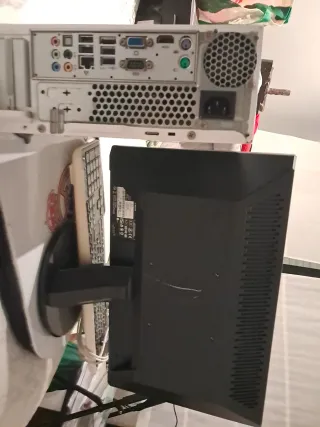 Ordenador sobremesa eMachines EL1830 + Monitor Ace