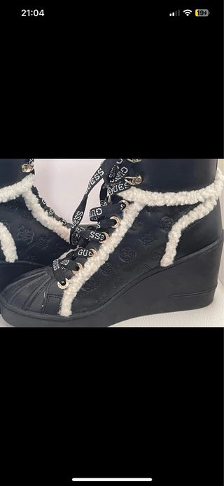Botas Guess borreguito negras y blancas nuevas