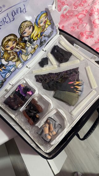 LOTE MUÑECAS BRATZ + MALETIN