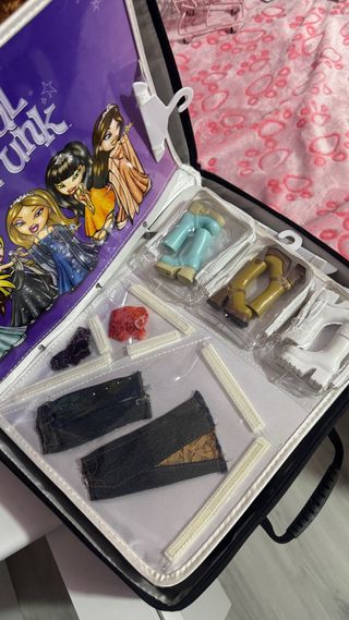 LOTE MUÑECAS BRATZ + MALETIN