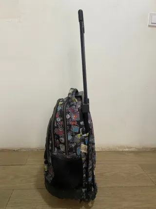Mochila con ruedas y estampado divertido