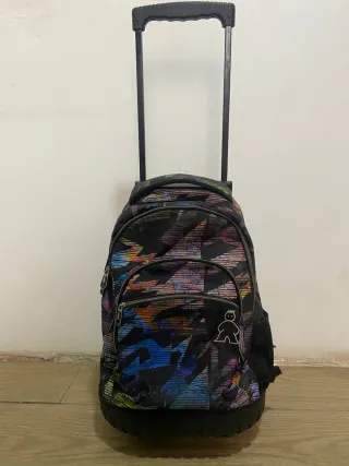 Mochila con ruedas y diseño colorido