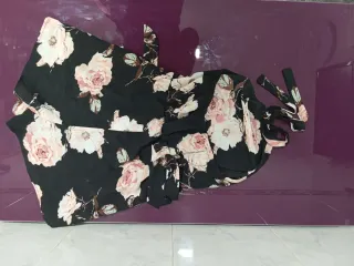 Mono floral negro y rosa