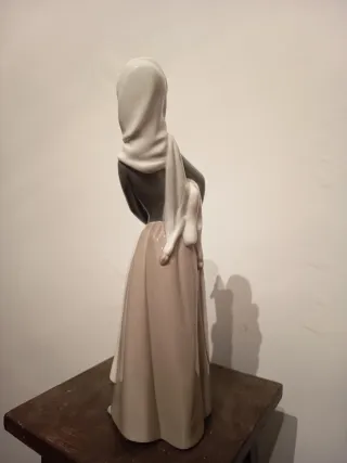 Figura Lladro Pastorcilla con Cordero Porcelana