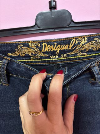 Pantalones Desigual azules con detalles dorados
