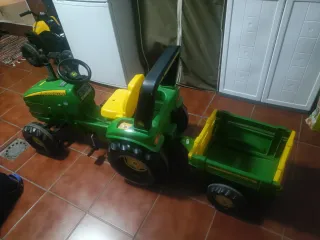 Tractor John Deere a pedales con remolque