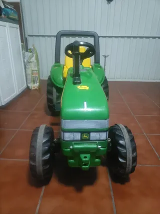 Tractor John Deere a pedales con remolque