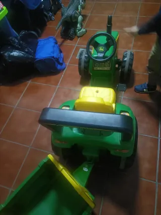 Tractor John Deere a pedales con remolque