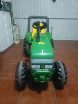 Tractor John Deere a pedales con remolque