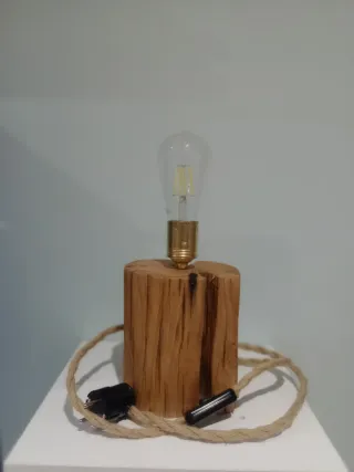 Lámparas de madera y metal