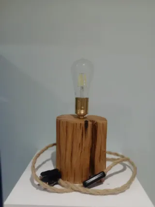 Lámparas de madera y metal