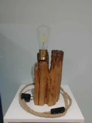 Lámparas de madera y metal