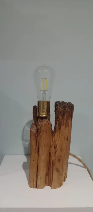 Lámparas de madera y metal