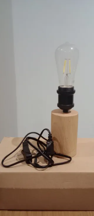 Lámparas de madera y metal