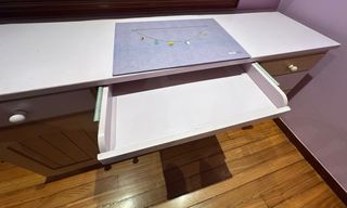 Escritorio de madera ( regalo la silla )