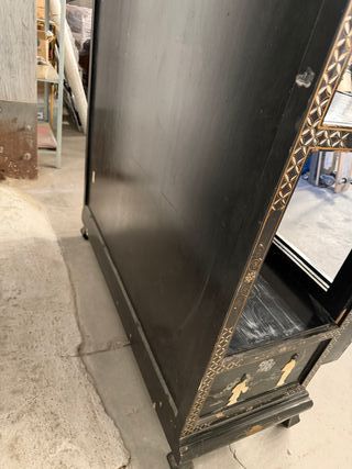 Vitrina antigua madera oriental