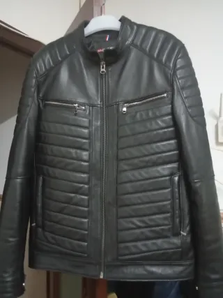 Chaqueta de cuero negra