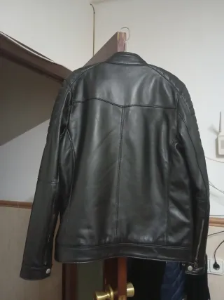 Chaqueta de cuero negra