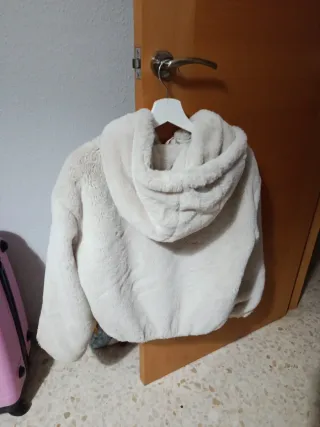 Bershka Chaquetón Pelos Beige Talla XS